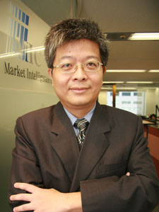 资策会产业情报研究所所长詹文男表示,台湾电子产业需要新的策略布局。