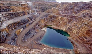 美国已经计划重新开启位于加州Mountain Pass的峡谷型废墟矿区，全球稀土原料争夺战越演越烈。