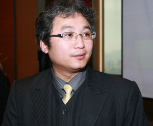 綠陽光電副總經理邱俊瑋表示，目前大尺寸CIGS太陽能模組的轉換效能已達10％以上，單片功率也可達到80W以上。