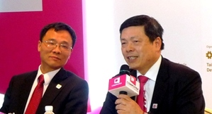 外贸协会副秘书长叶明水(右)以及台北市计算机公会副总干事张笠共同宣布今年展会规模将成长8%。BigPic:338x183