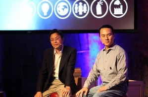 台达电子云端事业部翟本乔资深处长(右)与主委张善政(左)互动交流。 BigPic:404x266