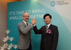 Maxim全球市场营销与业务副总裁Walter Sangalli(左)与亚太区执行总监张登益。