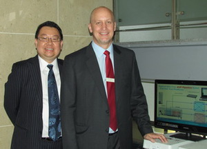 安捷倫電子量測事業群無線寬頻事業部產品市場經理Michael Griffin(右)、與亞太區市場開發經理葉友文 BigPic:312x226