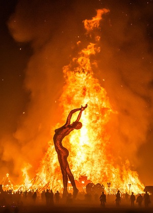 Burning Man的燃燒儀式（攝影：Trey Ratcliff）
