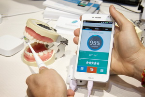 透過APP，刷牙將更聰明。這也表示隨身保健醫療未來將與手機更密切的結合。