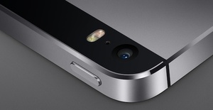 蓝宝石玻璃目前已用来保护iPhone 5S的相机镜头和home键。