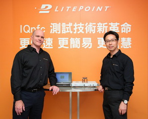 LitePoint全球资深业务副总裁Dana McCarty(左)，与副总裁及台湾区总经理谢顺富(右)