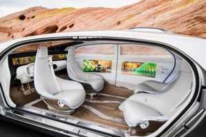 Mercedes在今年CES展示无人驾驶未来车。