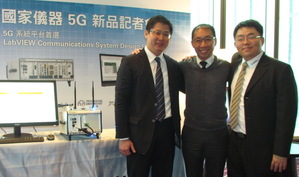 國家儀器大中華區市場行銷總經理郭皇志(中)說,結合連線系統與智慧系統,正是物聯網的概念。