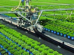 長行程滾輪拖鏈3500R系列與guidelite導槽用於灌溉植物