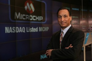 Microchip总裁兼首席执行长Steve Sanghi表示，Microchip努力一步步地缩小竞争差距，重新赢回8位微控制器市场。
