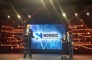 Nordic Semiconductor技术长Svein-Egil Nielsen于全球半导体联盟(GSA) 颁奖晚宴接受杰出EMEA半导体企业奖