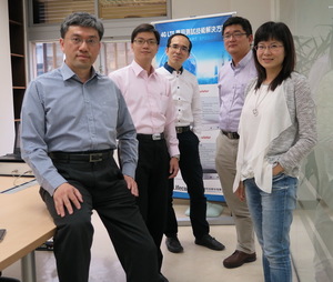 圖為Alifecom總經理陳達慶(左一)、技術行銷處長高淑華(右一)、軟體工程副總許亨仰(右二)