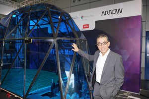 艾睿亚太区供应商业务行销副总裁黄汉基介绍艾睿电子协助开发第一辆香港设计的概念电动车
