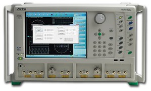 UFX 进一步扩展VectorStar的功能，以进行on-wafer元件特性描述，以及高速资料传输的测量。安立知的VNA产品线–VectorStar 采用获得专利的 NLTL技术，能提供单一仪器70 kHz到145 GHz的最广覆盖率。该系列VNA 提供研发工程师所需的效能水准，以准确且可靠地建模高频元件，并验证最先进的设计，同时可在确保精度的情况下达到最高处理能力。