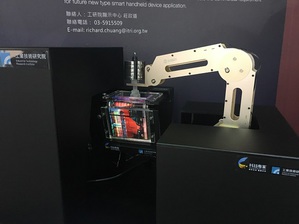 看好AMOLED将成未来智慧手机主流技术，工研院於「Touch Taiwan 2017」展示最新显示及触控科技。