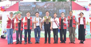 资策会系统所举办「107年度爱部落i-Tribe无线宽频开通典礼」，图为贵宾会後合影。