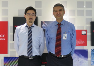 德州儀器數據轉換器產品副總裁Karthik Vasanth(右)
