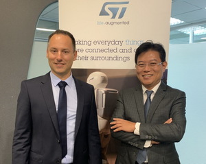 圖為ST微控制器事業部STM32高性能產品資深行銷經理Renaud Bouzereau(左)，與資深產品行銷經理楊正廉(右)