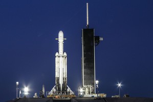 福衛七號與獵鷹火箭發射前英姿（SpaceX）