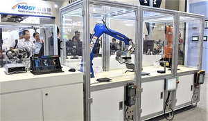 AWS RoboMaker透過SRB100開發3機械手臂協同作業程式