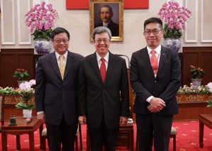 台湾杜邦总裁陈俊达受表扬该公司於环境保护及永续发展的卓越贡献。