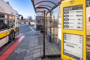 E Ink与美国麻萨诸塞湾交通局合作扩大电子纸看板於公共交通应用的建置