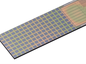 由于ADC和光电二极体阵列以单晶片形式整合在单个元件中，感测器晶片可实现一个易于整合的系统解决方案。