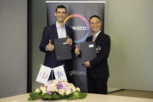 科思創功能材料事業部亞太區高級副總裁Marius Wirtz（左）與盛諾集團董事局主席林志凡代表雙方完成簽約。