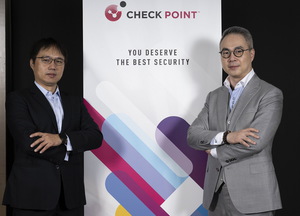 左起为Check Point Software 台湾区技术总监傅国书、台湾区总经理刘基章