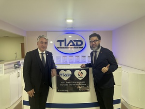 工具機公會(TMBA)理事長陳伯佳(右)拜訪土耳其工具機協會(TIAD)理事長Fatih Varlik(左)。