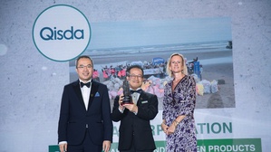 佳世達首獲「2023亞洲企業社會責任獎」二項殊榮，由永續長林旺賜(中)代表領獎
