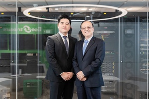 圖1：（由左至右）施耐德電機關鍵電力&永續部門總經理黃建棠、國眾電腦董事長王超群