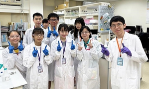 国立中央大学创办「太空国际生物医学营队」，将学生实验晶体送上国际太空站。（source：中央大学太空系）