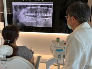 明基醫和光明智能科技合作的牙科AI軟體幫助醫生方便跟病患溝通