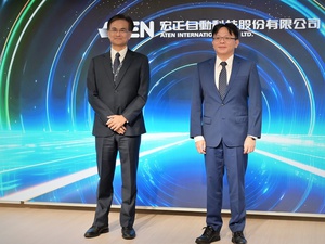 宏正自動科技於10/19日於全新落成的企業博物館,實際展示整合宏正6大解決方案的絕佳沉浸式空間體驗!資深副總經理林勇達(左)及財務長暨發言人田慶威(右)