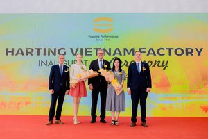 浩亭越南新生產工廠開幕儀式貴賓合影，即日起，連接器和預組裝解決方案將在越南海陽按照慣用的浩亭品質標準進行製造。