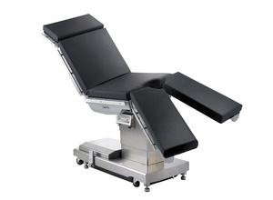 图为明基医超低体位多功能手术台，最适合医生以舒适的坐姿进行神经外科手术。