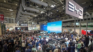 根据TrendForce最新出炉的统计报告显示，2023年全球新能源车销售量预估约1,280万辆，大陆市场需求明显领先。