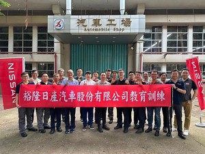 裕隆汽车善用中彰投分署职训资源提升技师电动车检修技术能量，
图为中彰投分署训练师讲解使用专业示波器针对电动化车辆相关讯号量测进行诊断及判断。