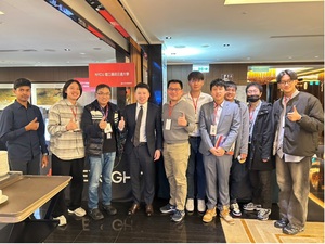 鴻海研究院半導體研究所郭浩中所長（左三）與蕭逸楷組長（左五）及陽明交通大學吳添立教授（左四）研究團隊。圖二為單晶片整合電路設計結構示意圖、光罩圖以及實際電路圖。