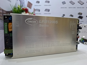 LFM系列AC/DC电源供应器,以薄型化设计与高功率密度为技术亮点,底部的半灌胶基座设计能够达到散热和防尘效果,延长使用寿命。