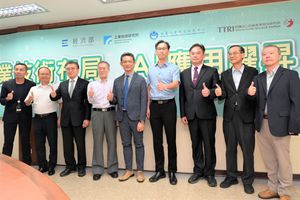 经济部产业技术司携手公协会与法人,今日宣布启动「AI应用跃升计画」,加速推动AI应用落地。