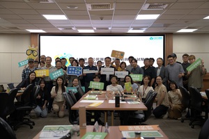 图一为与会长官贵宾与团队大合照,图二为国科会林法正??主委致词