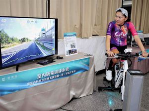 「室內騎乘訓練系統」等技術，協助自由車選手與教練精準掌握訓練數據與戰術決策