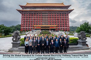 PAS 247國際發布會上，來自台灣與英國各傑出政府與產業領袖合影。（圖／台經院提供）