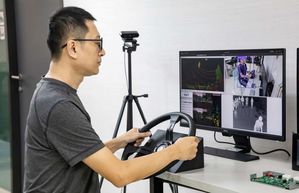 资策会开发的「视界安全智驾系统」共整合5大关键AI与感知技术,已采用模组化随??即用架构,大幅降低运输业者的升级成本。