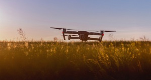 DigiKey 与 Littelfuse 和 ADI 共同发布《Farm Different》影集第四季，着重於介绍农业科技创新的最新趋势和现代农业的最隹化实务。