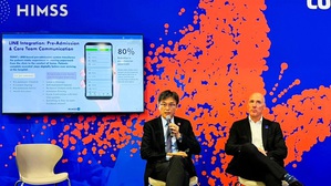 亚东医院院长邱冠明在HIMSS会议上分享智慧医疗应用，如何为病人带来便利性与有效减轻护理师工作负荷。 (来源：亚东医院)