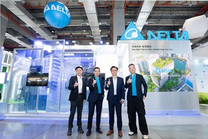 (由右至左) 台达智慧园区解决方案事业部经理李同捷、台达智慧园区解决方案事业部处长苏文杰、台达ESG整合策划办公室资深处长李立仁、台达品牌暨企业信息处资深经理施孟??於台达展区前合影。